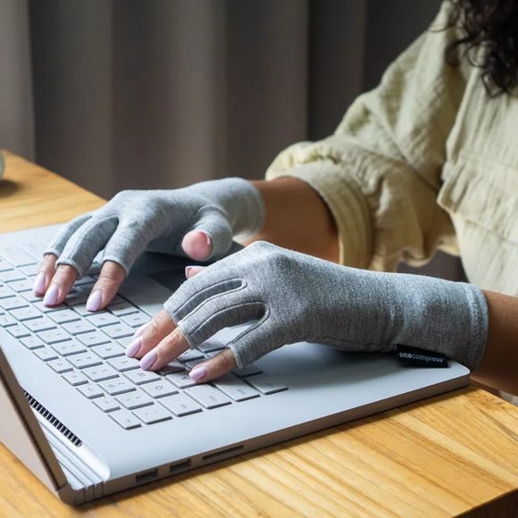 NEW IN PACKAGING - Compression Gloves w/Grip– Small - Picture 1 of 4